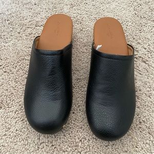 Black ladies clogs, EUC, size 8.5